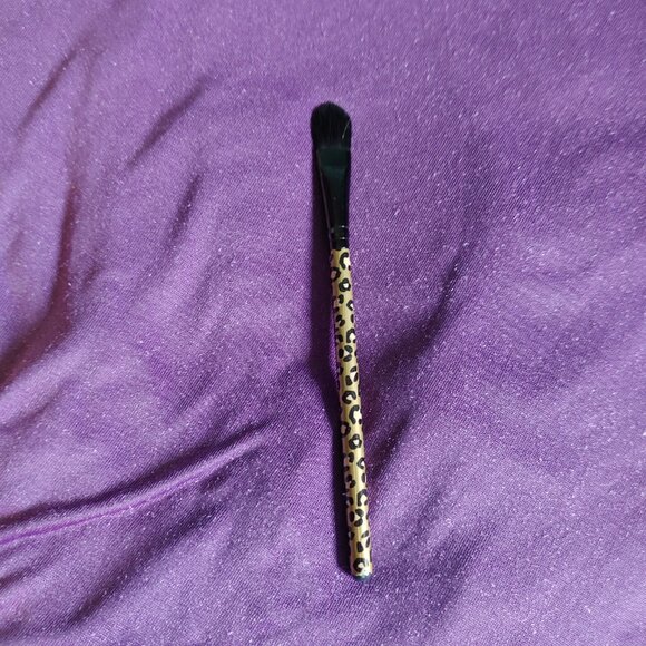 Leopard Makeup Brushes - Picture 3 of 7